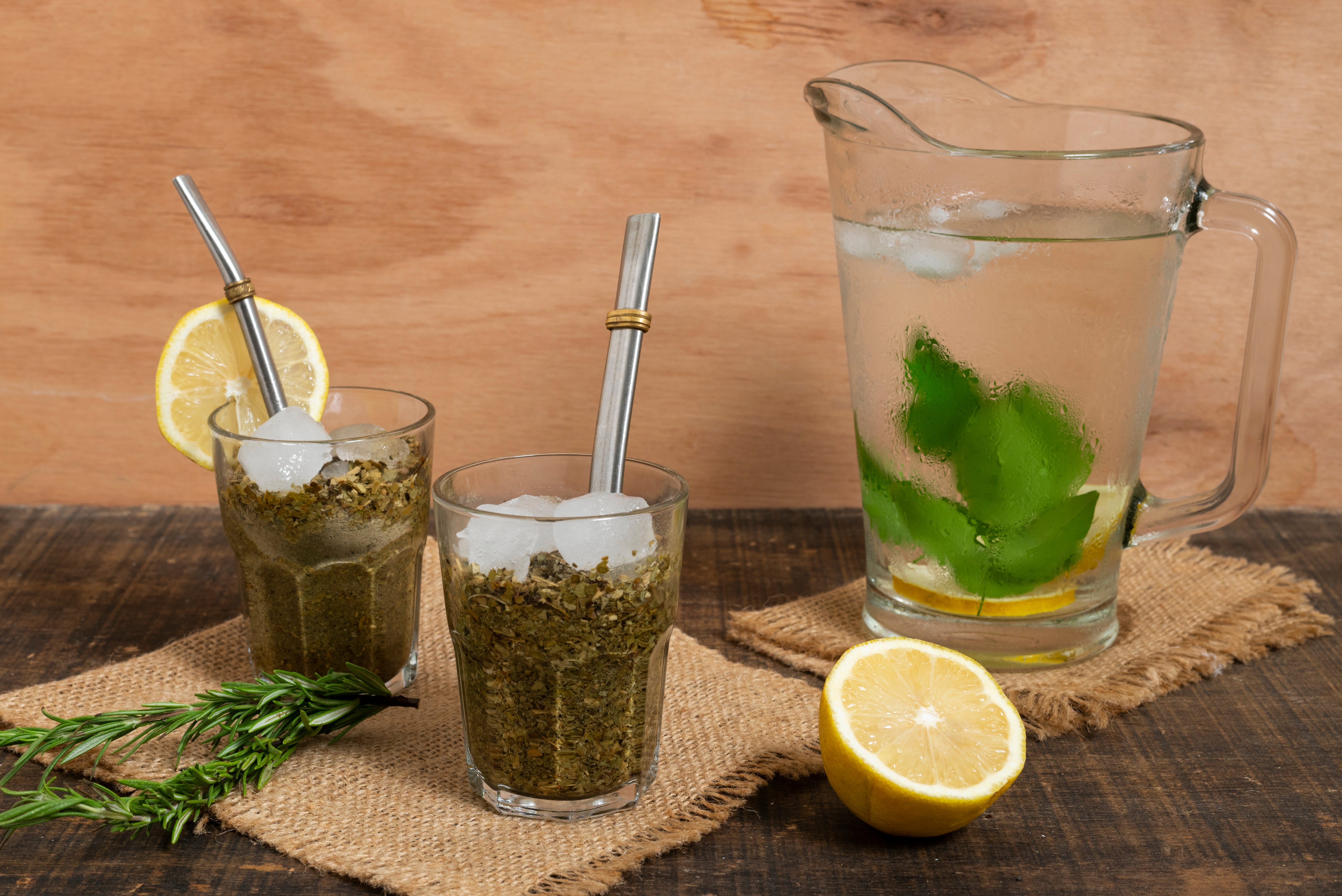 What herbs are worth drinking during hot weather?